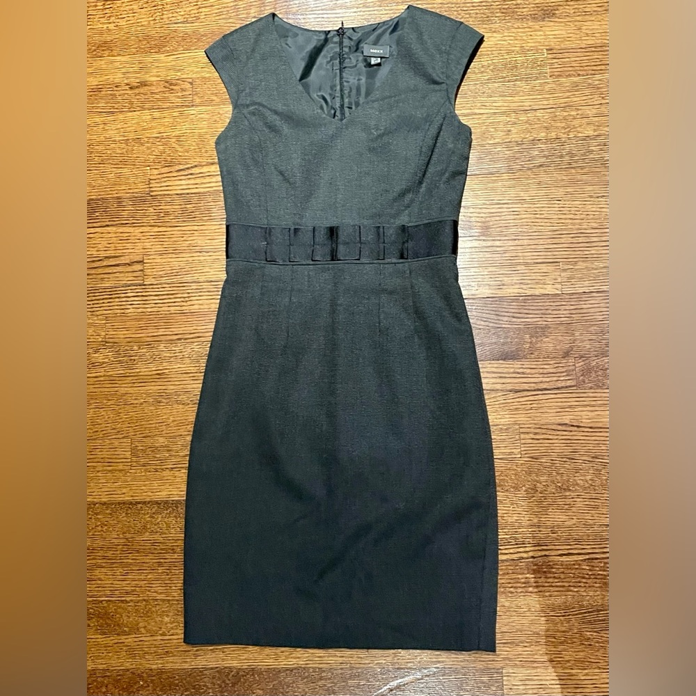 Mexx fitted and lined dress with pleated with empire waist. Size CA 32 / XS